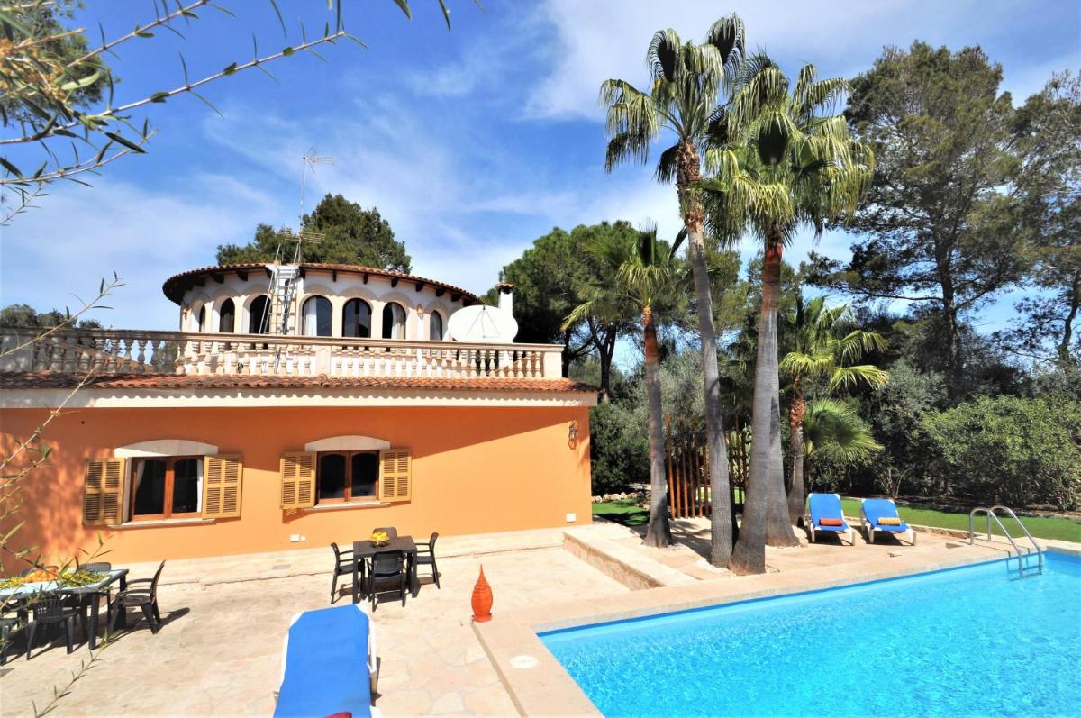 Beautiful 5-Bed House quiet area close to Campos - Housity