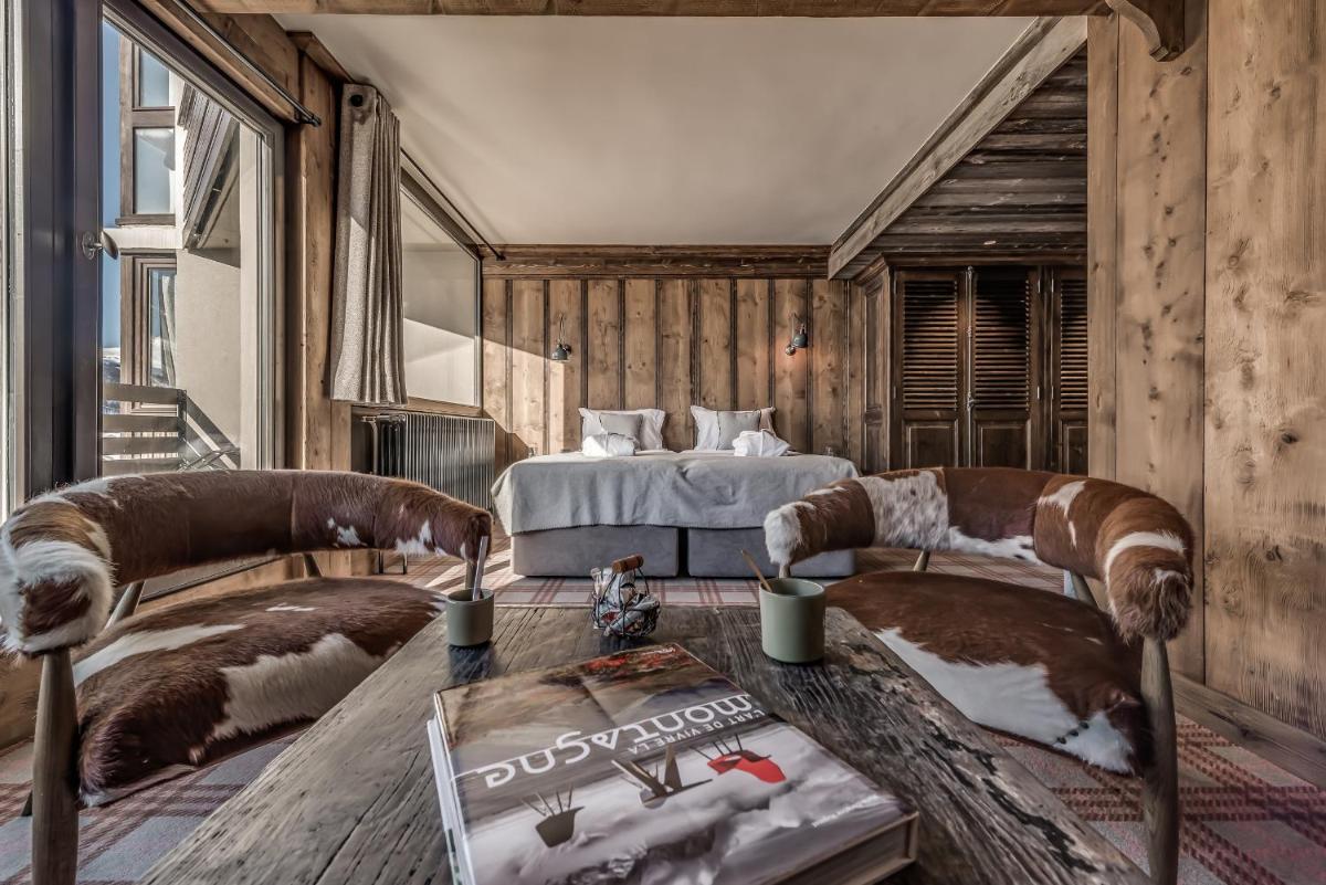 Coin salon dans l'établissement Hotel & Spa Le Val d'Isère