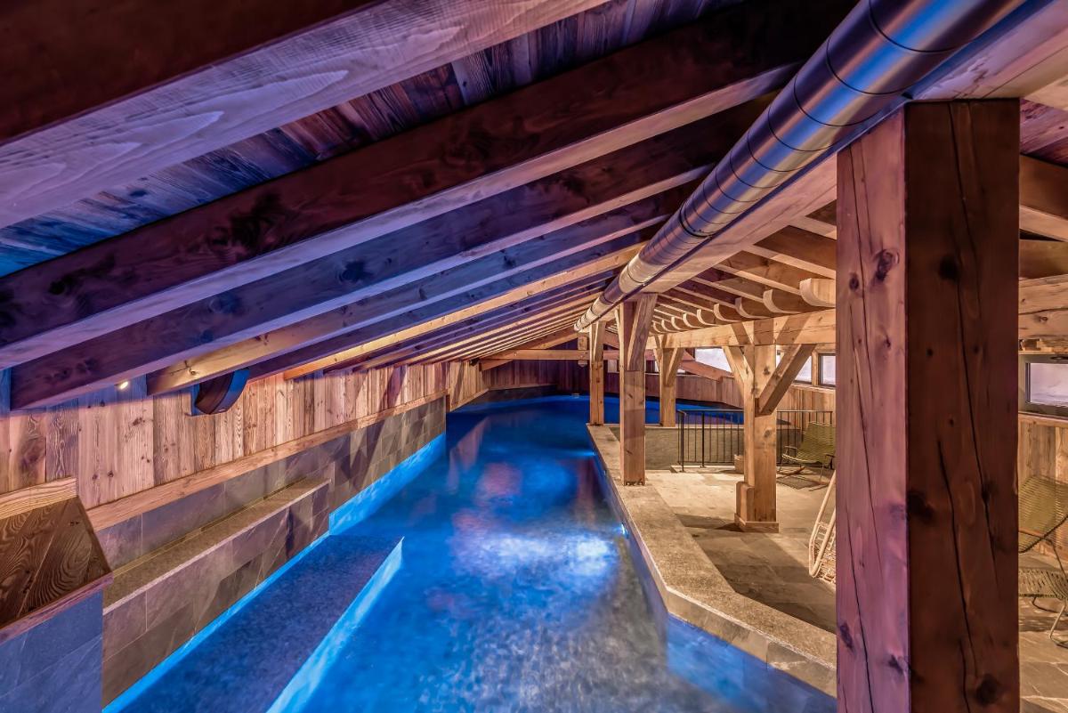 Piscine de l'établissement Hotel & Spa Le Val d'Isère ou située à proximité