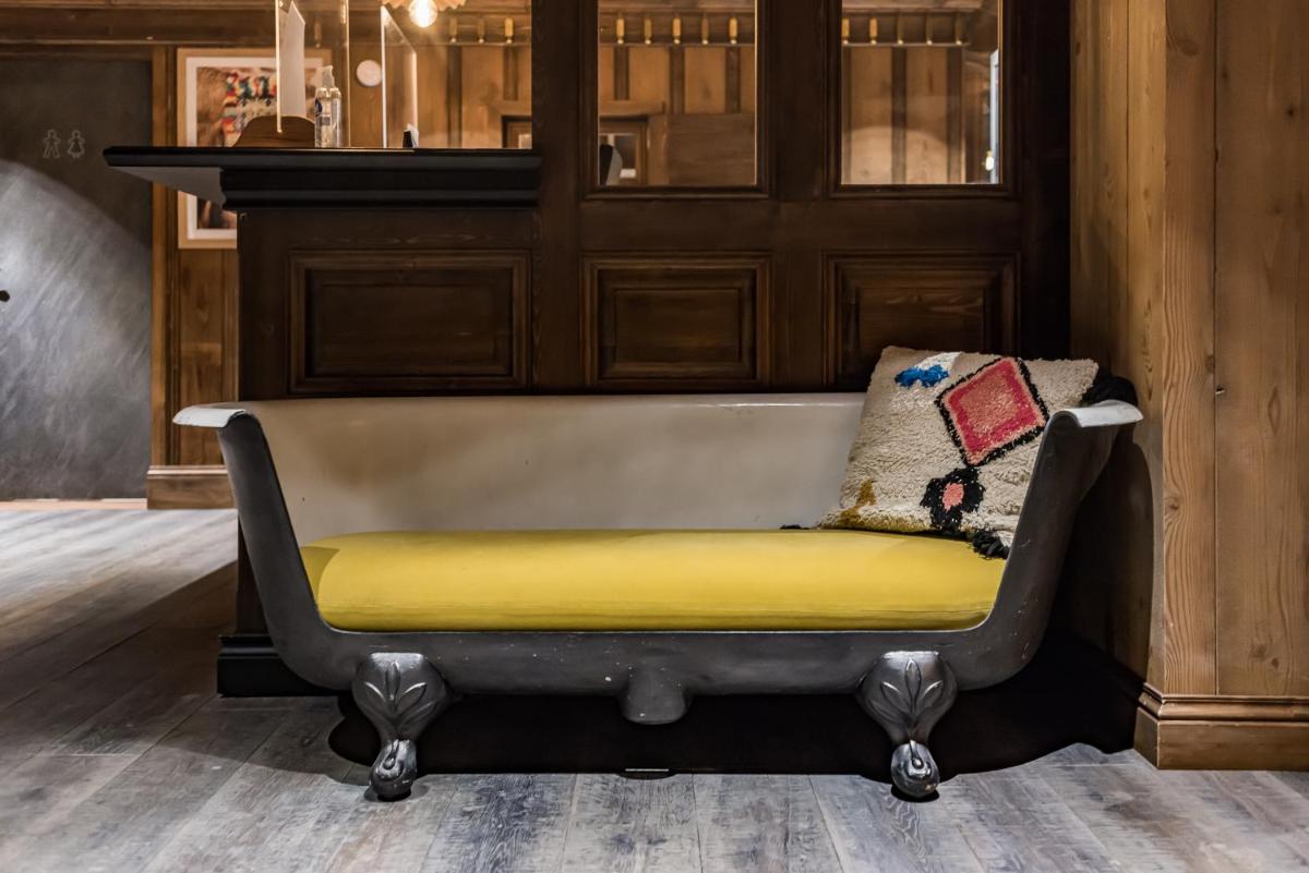 Coin salon dans l'établissement Hotel & Spa Le Val d'Isère