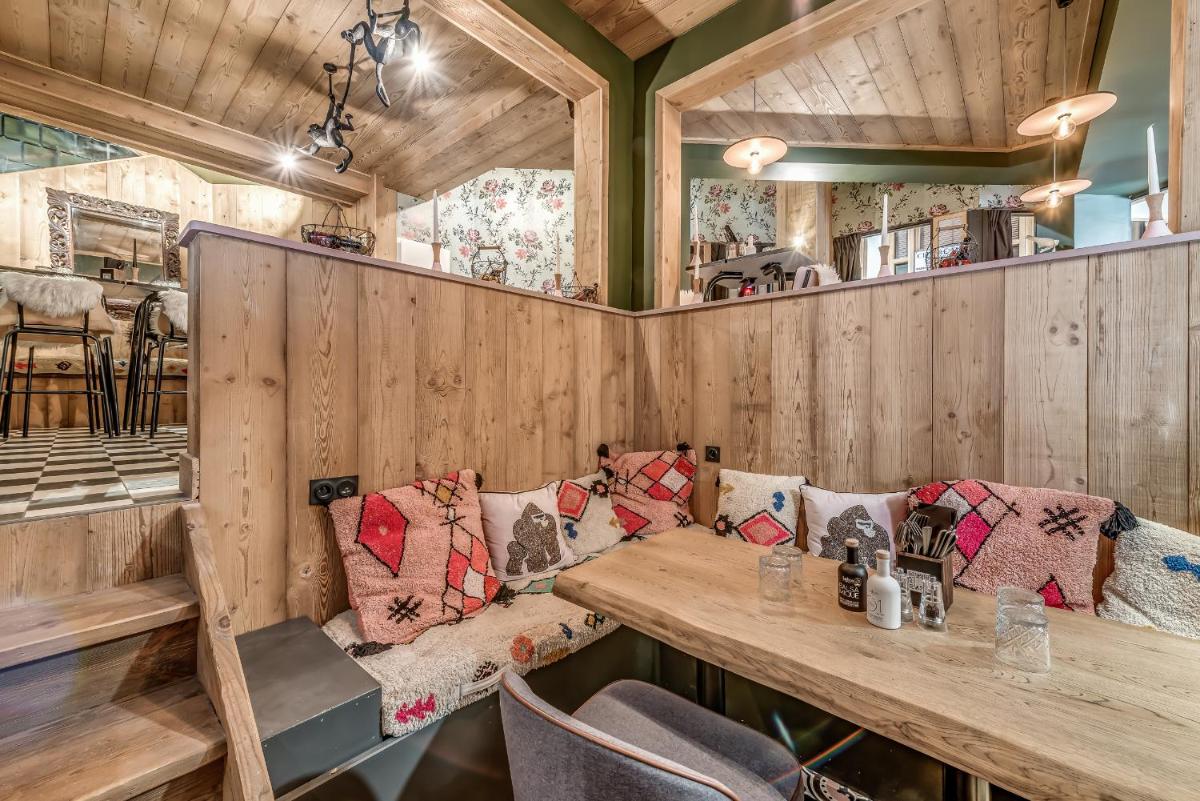 Coin salon dans l'établissement Hotel & Spa Le Val d'Isère