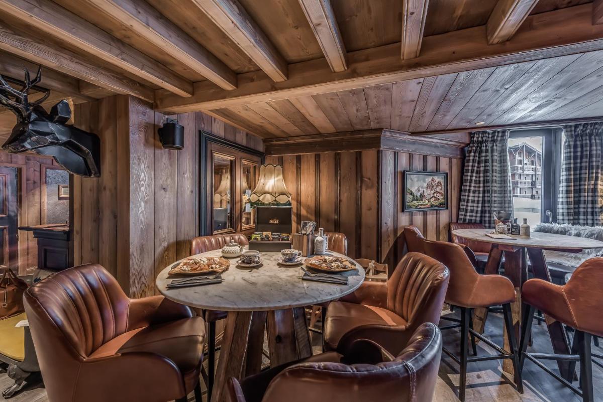 Coin salon dans l'établissement Hotel & Spa Le Val d'Isère
