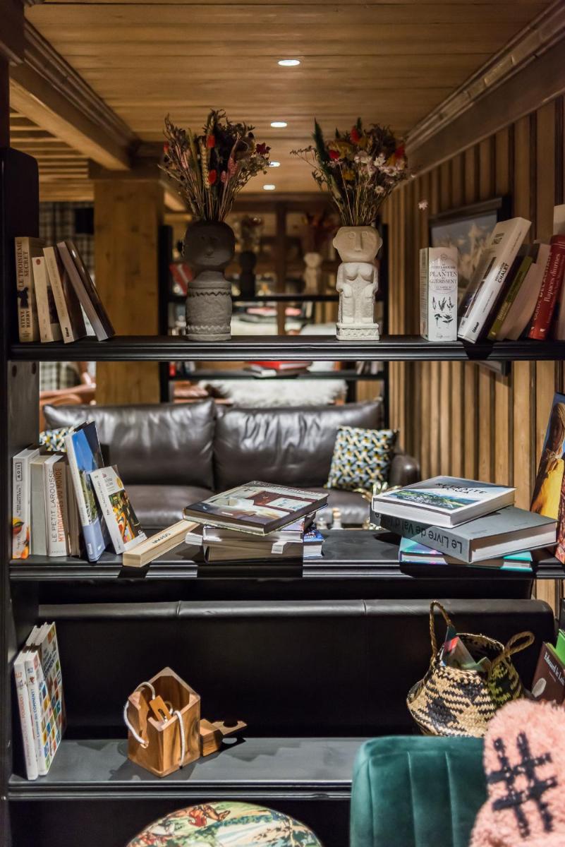 Bibliothèque dans l'appart'hôtel