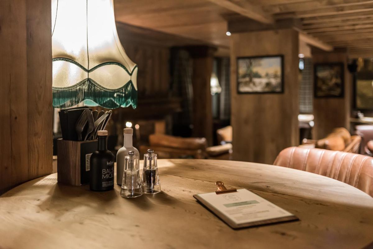 Coin salon dans l'établissement Hotel & Spa Le Val d'Isère