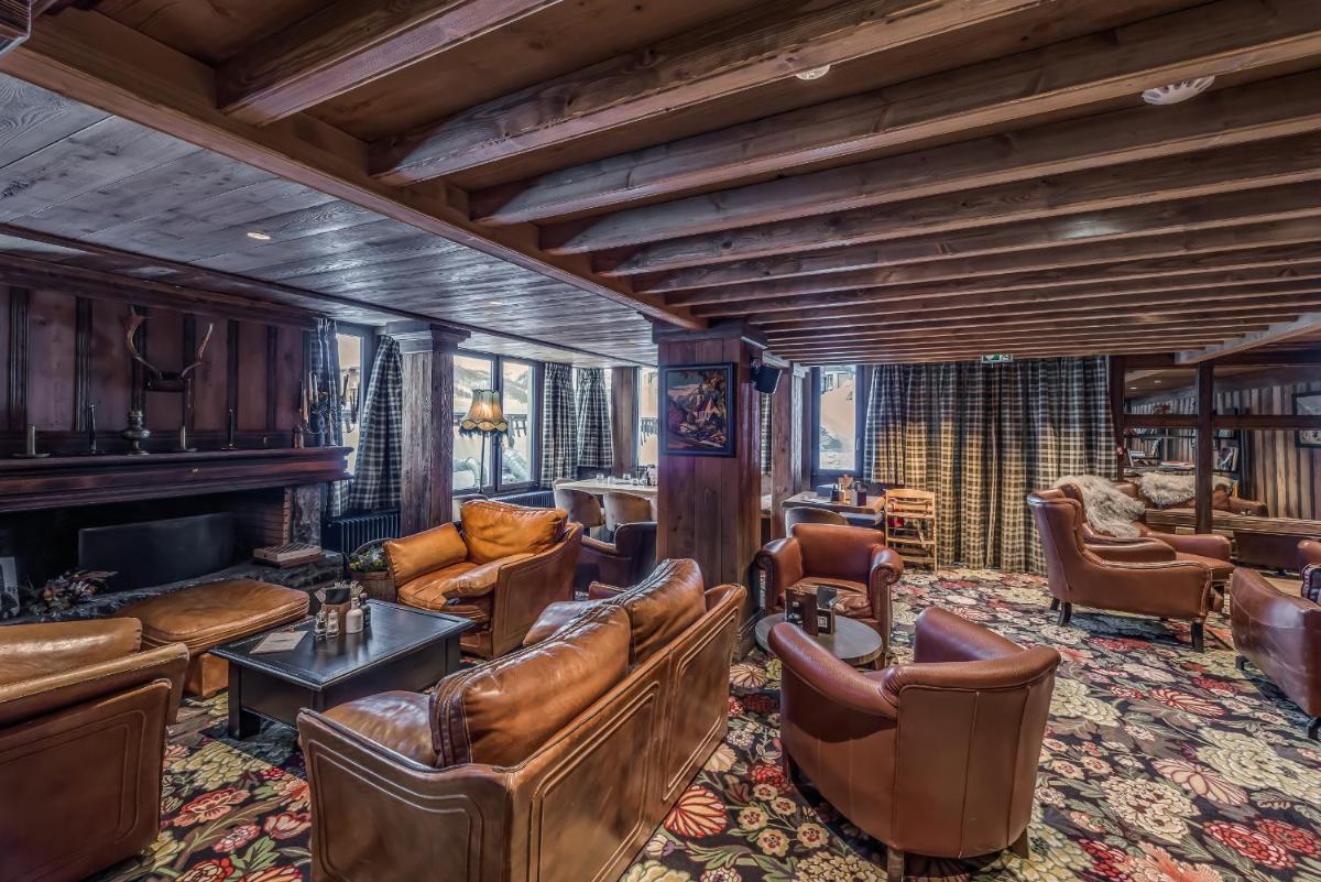 Coin salon dans l'établissement Hotel & Spa Le Val d'Isère