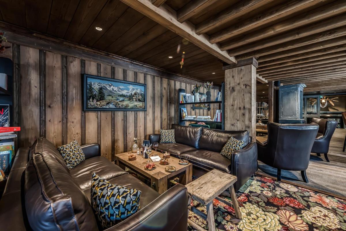 Coin salon dans l'établissement Hotel & Spa Le Val d'Isère