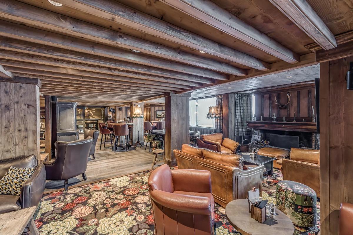 Coin salon dans l'établissement Hotel & Spa Le Val d'Isère