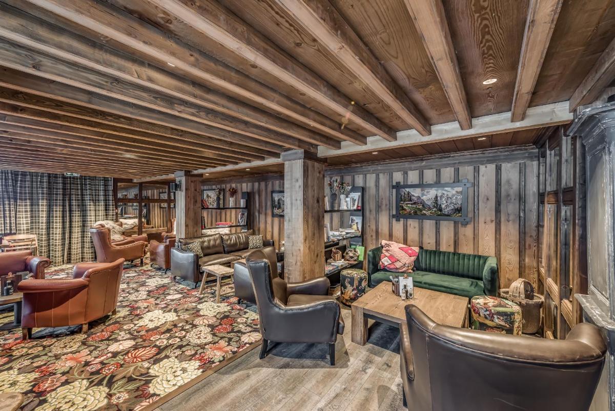 Coin salon dans l'établissement Hotel & Spa Le Val d'Isère