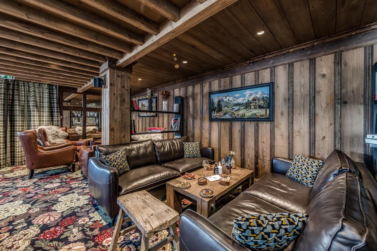 Coin salon dans l'établissement Hotel & Spa Le Val d'Isère