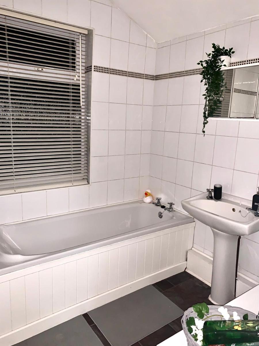 Contemporary 2 Bedroom Victorian Town House - Hizvo