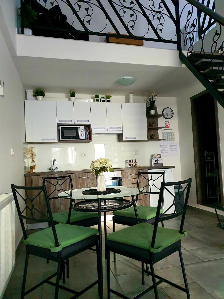 Central Luxury Apartments - Housity