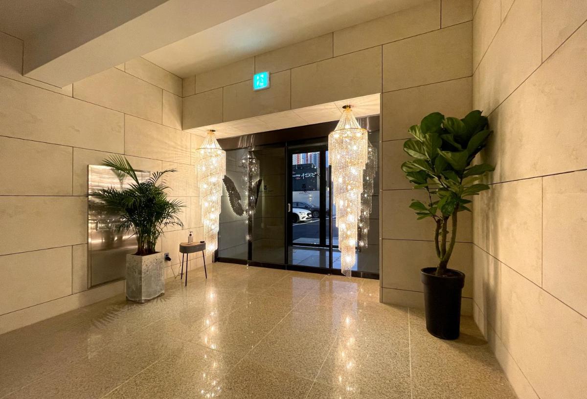 Top Cloud Hotel Gunsan - Housity