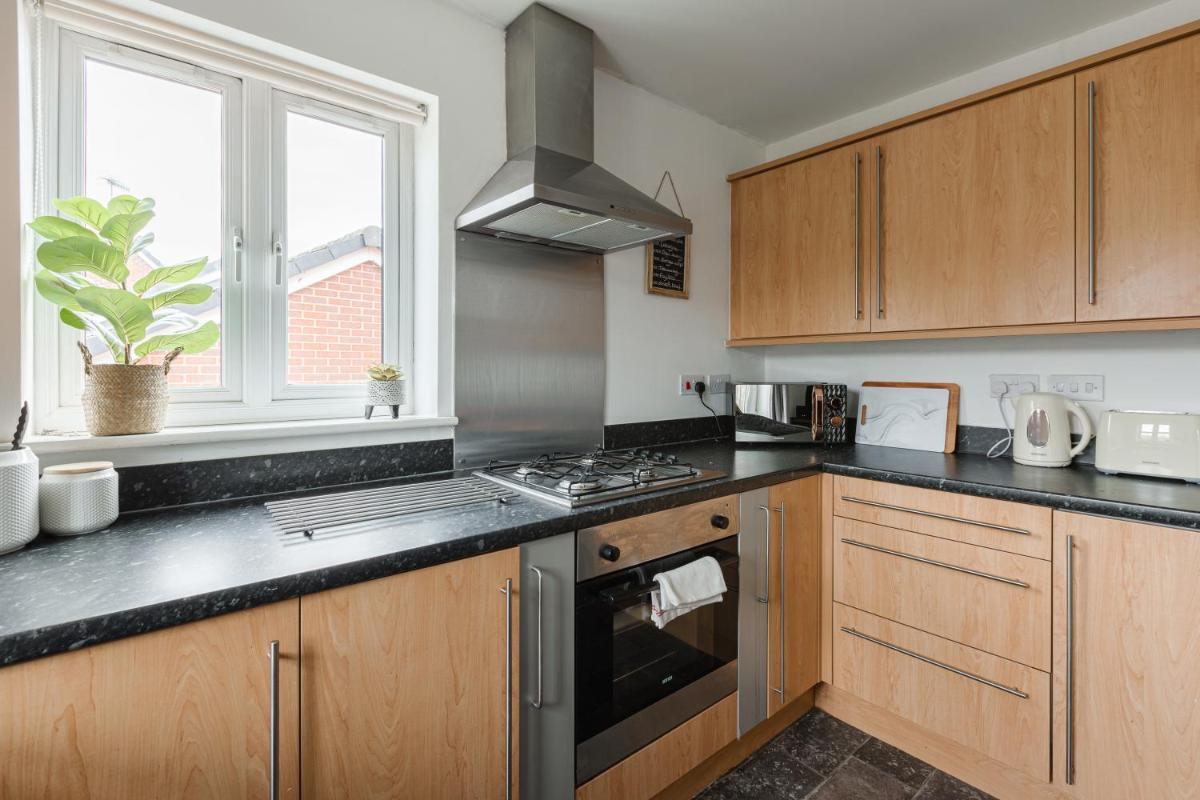 Luke Stays - Moorfields View - Housity