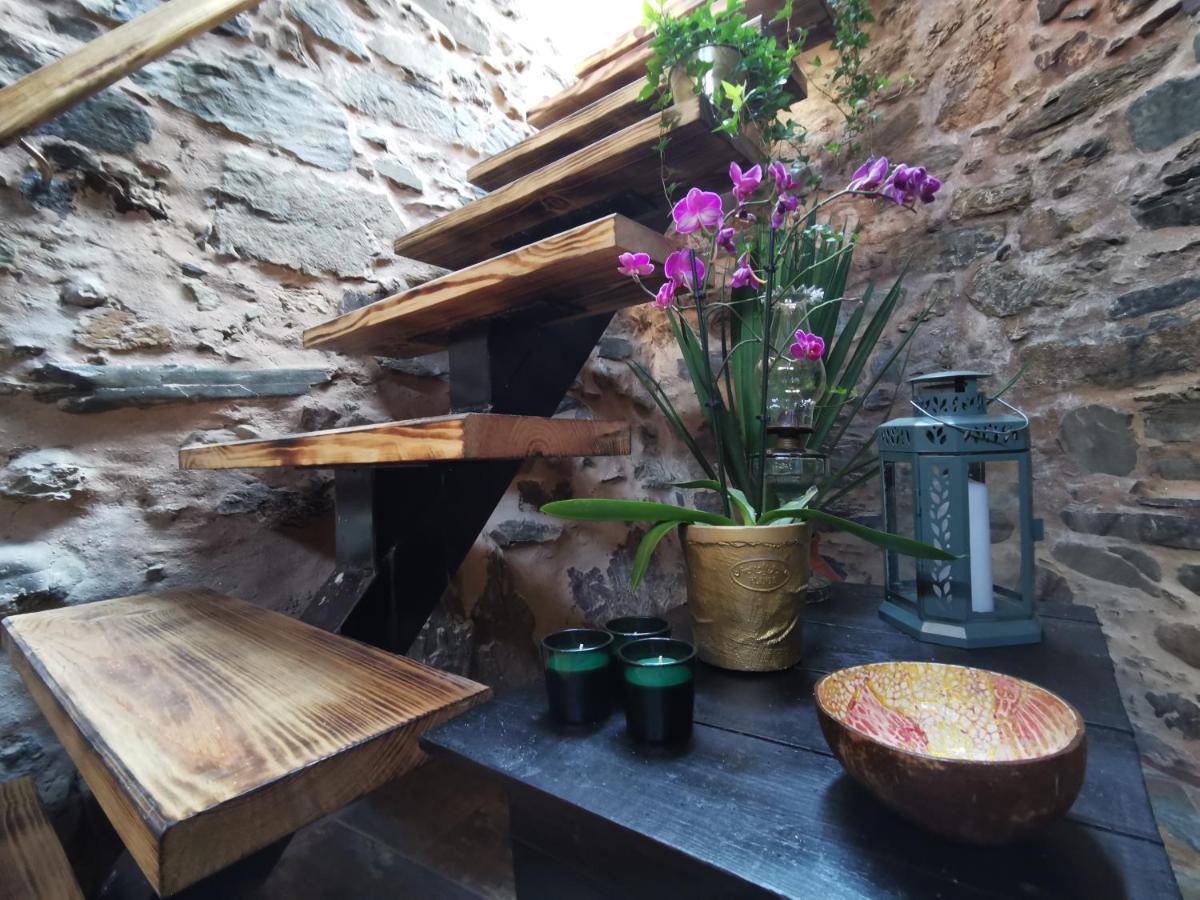 400 year old stone farmhouse in Oleiros - Housity
