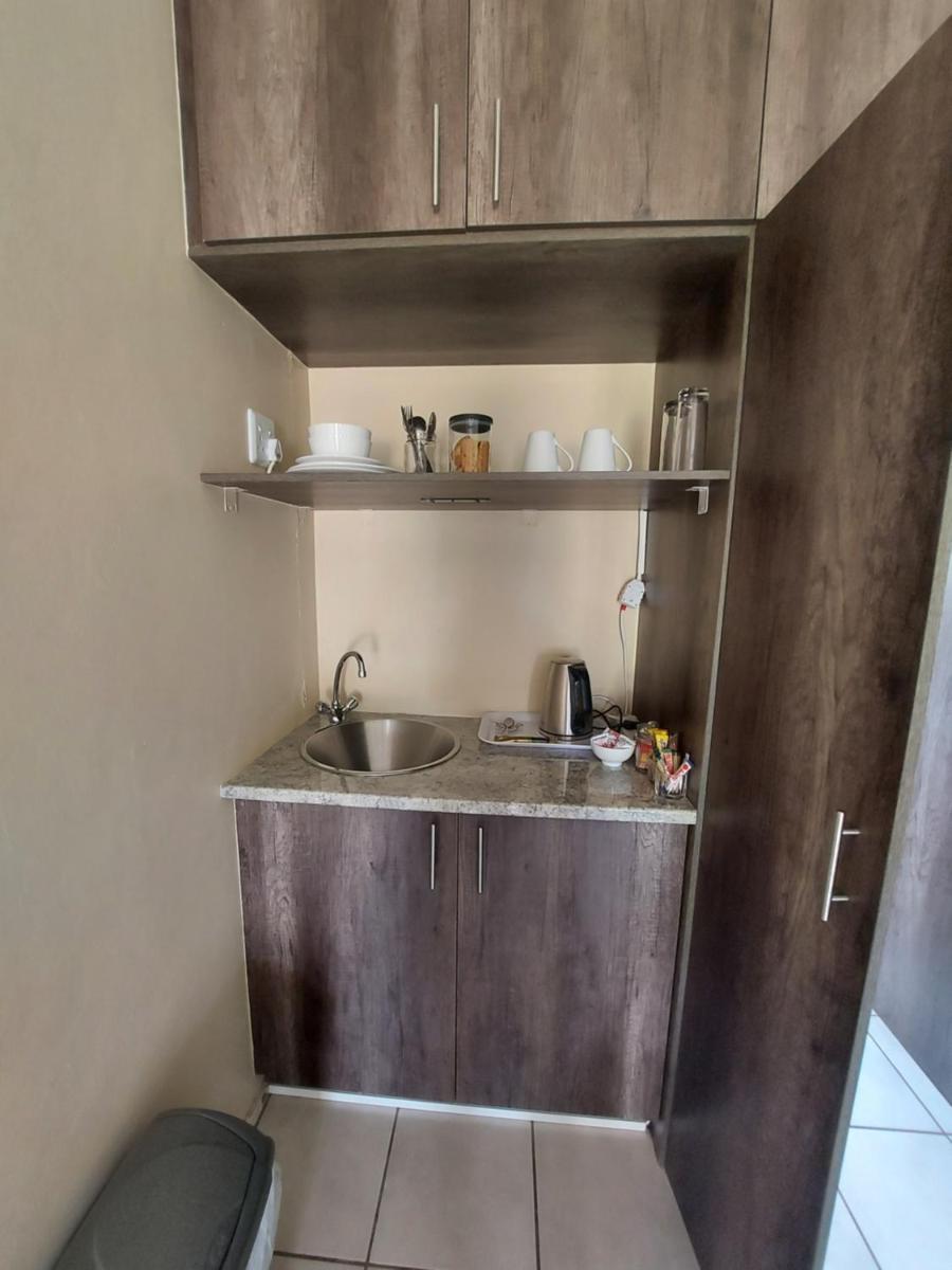 DeLutz Overnight Room 3 - Housity