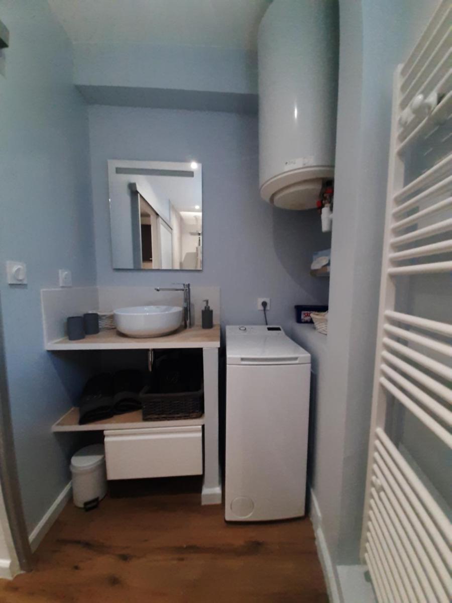 Inviting 1-Bed Apartment in Grezieu-la-Varenne - Housity