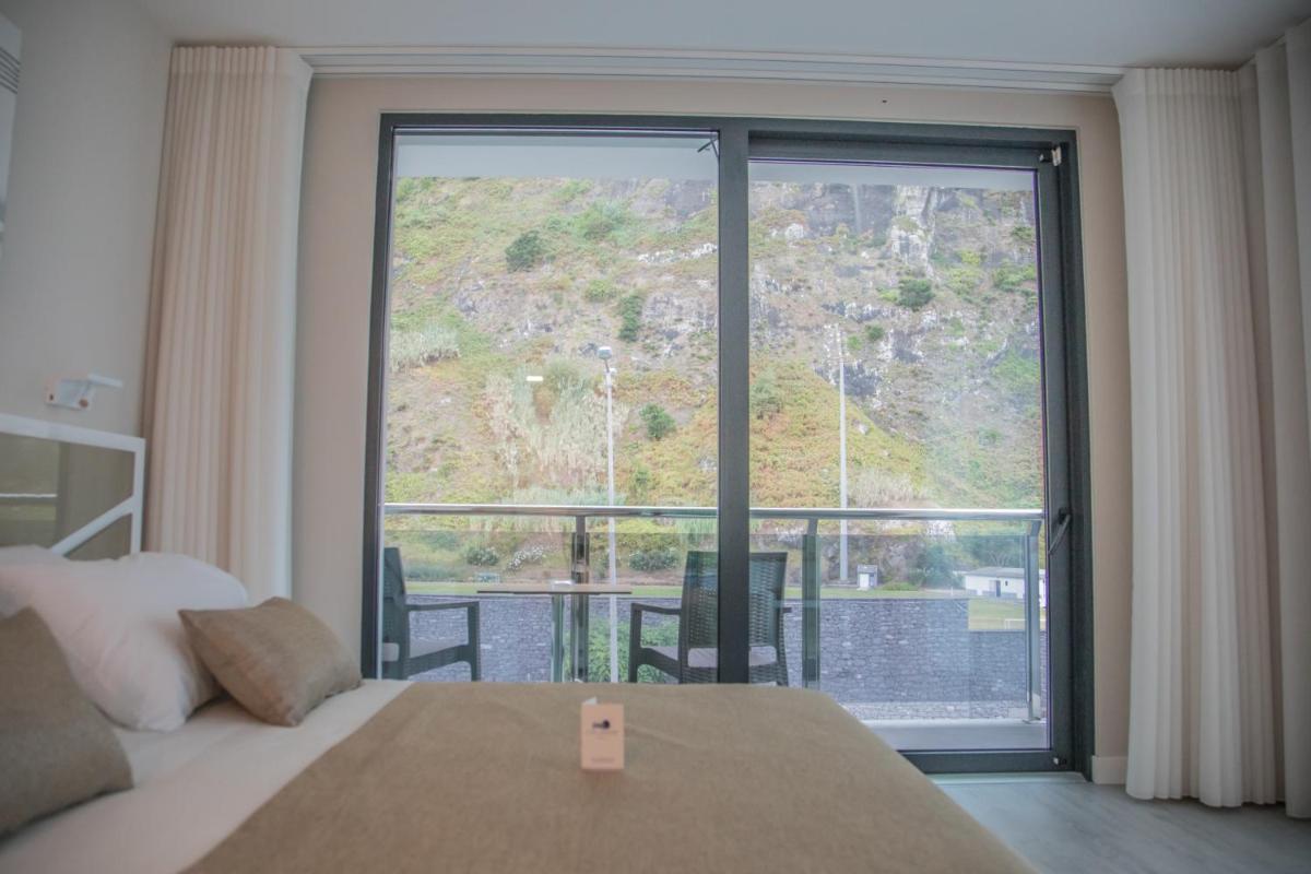 Uma cama ou camas num quarto em Calamar Hotel