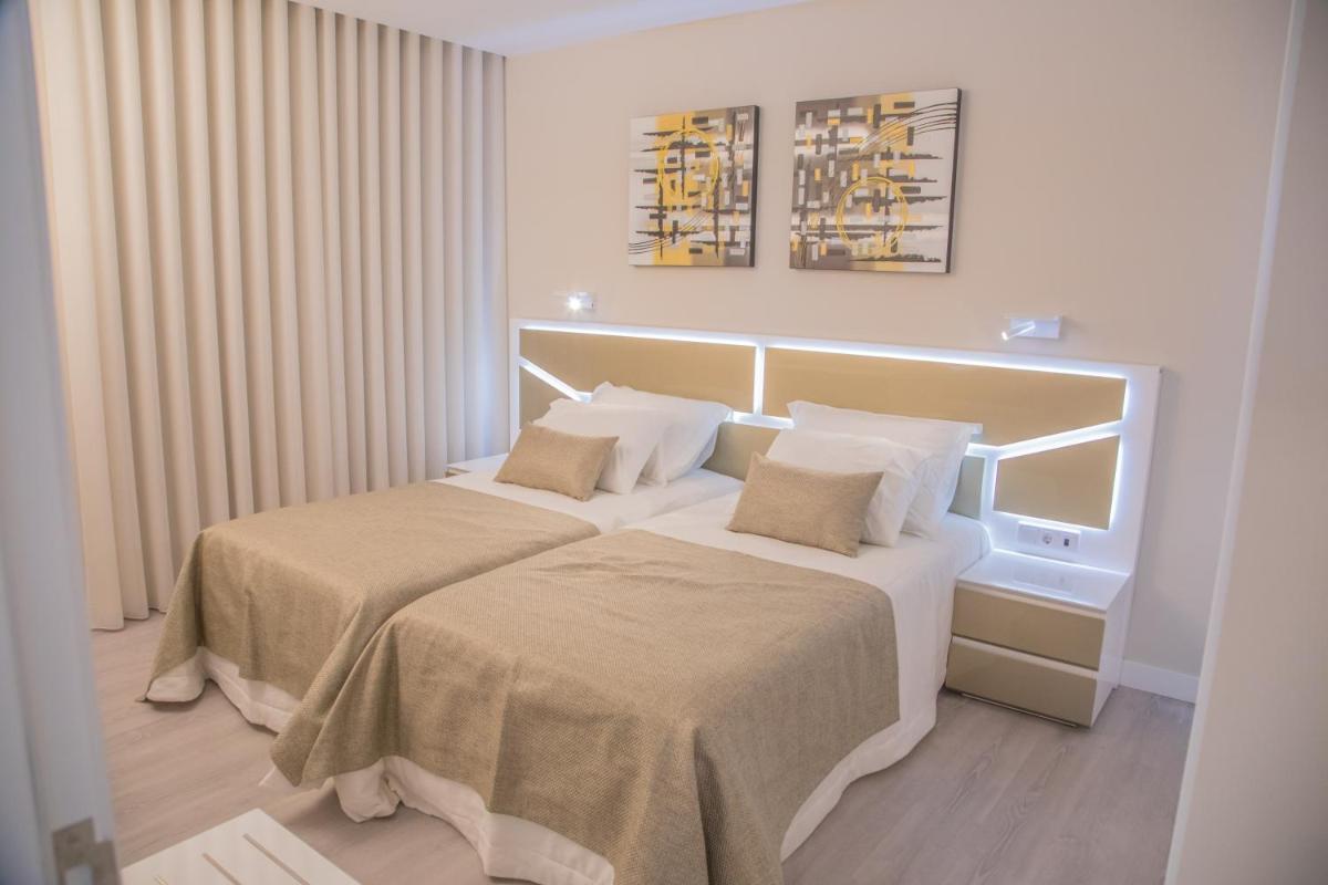 Uma cama ou camas num quarto em Calamar Hotel