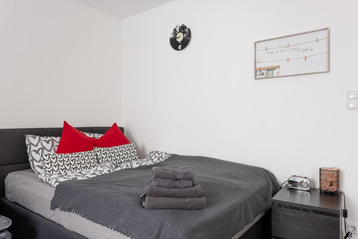 NEW ShalalaLiving Vienna - Lovenest or Workspace near Schönbrunn BG - Housity