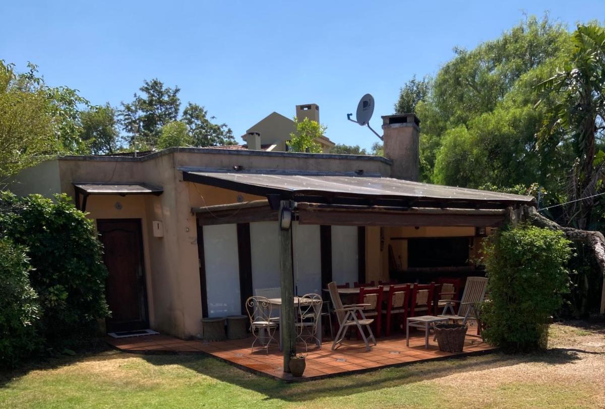 Bungalow in Our Garden - Housity