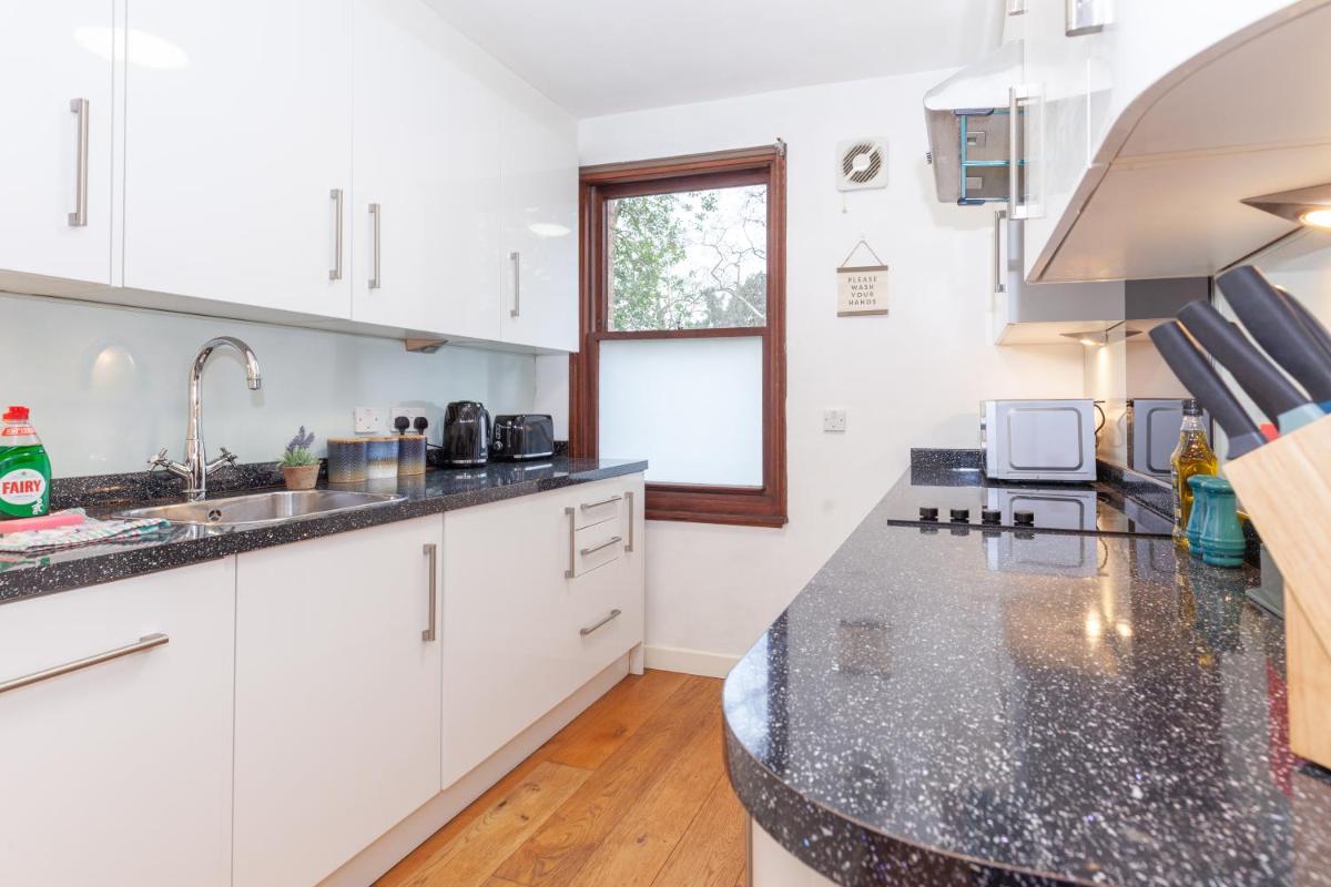 Vibrant & bright city centre apartment! - Hizvo