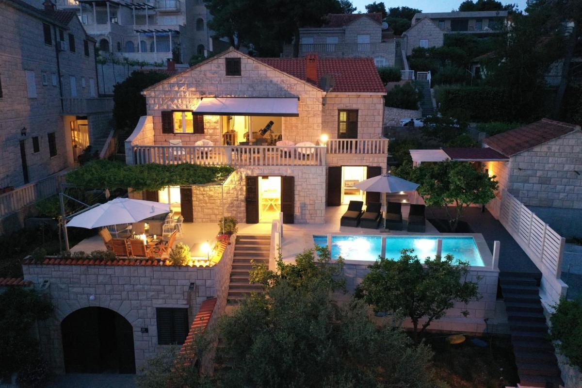 Villa Beach House Sumartin with Heated Pool - Housity