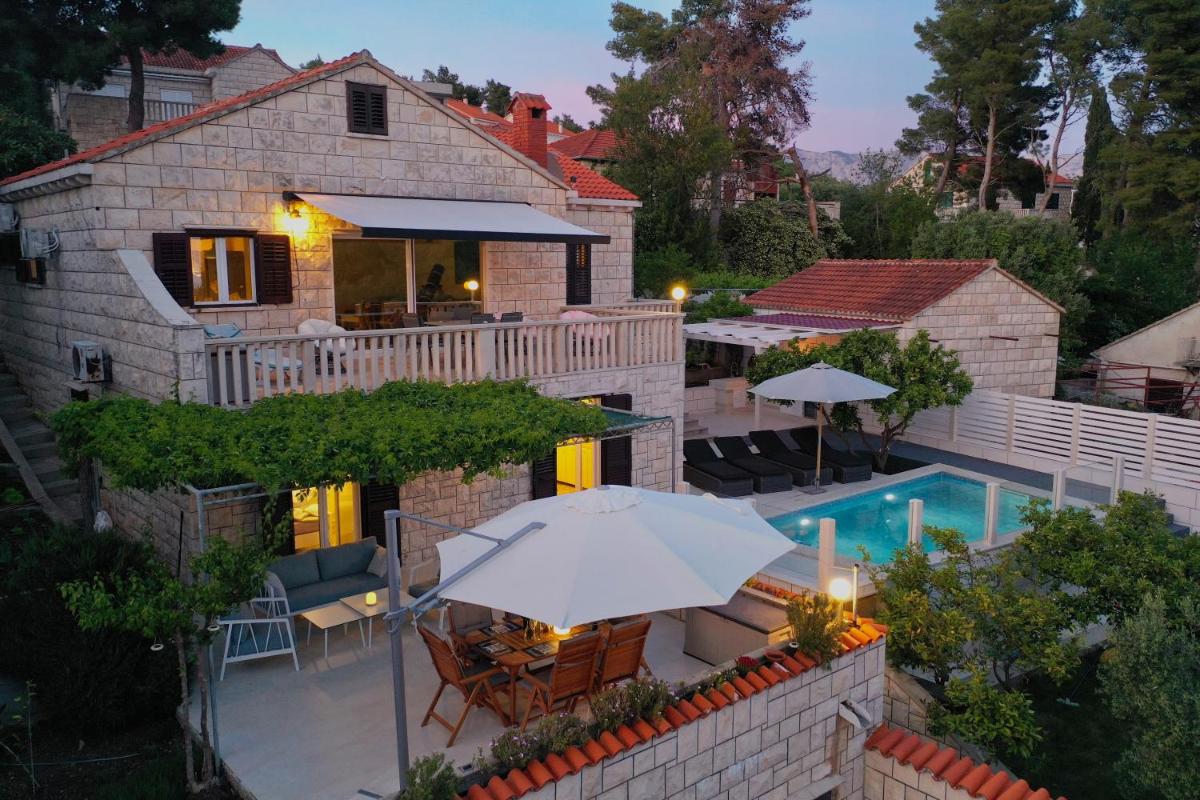 Villa Beach House Sumartin with Heated Pool - Housity