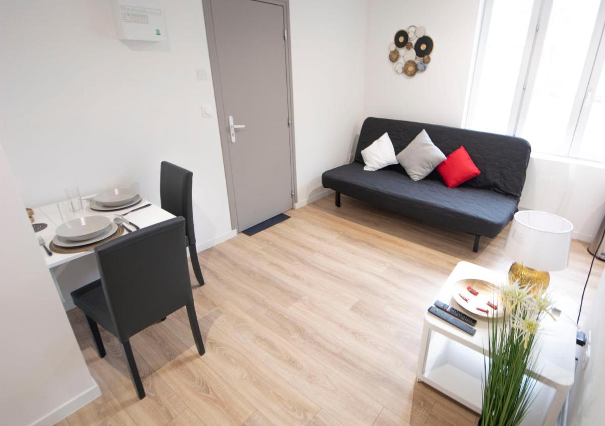 EMYSTA - CHARMANT Studio HOME STAGING en plein centre - Housity