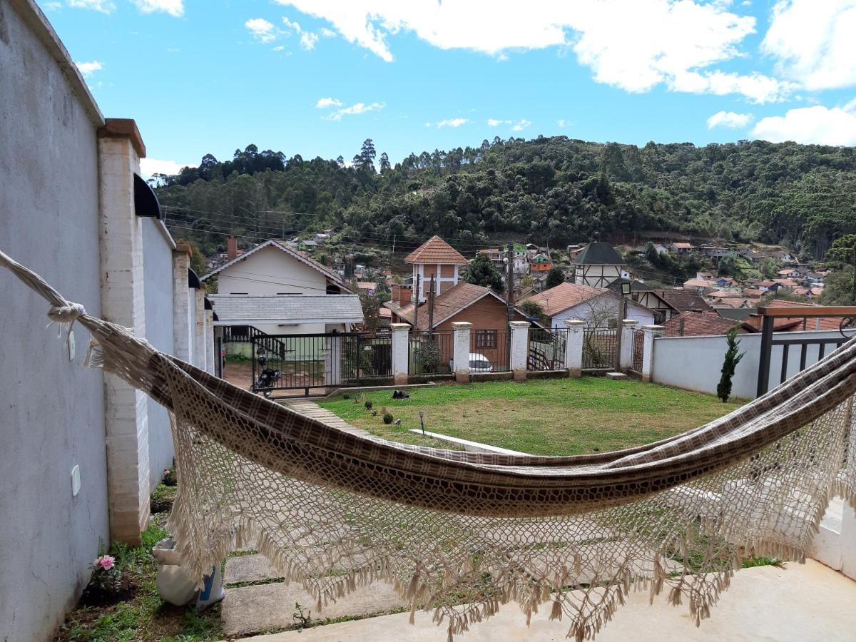 Casa MAGNÍFICA a 1 Km do centrinho com Suíte e Hidro - Housity