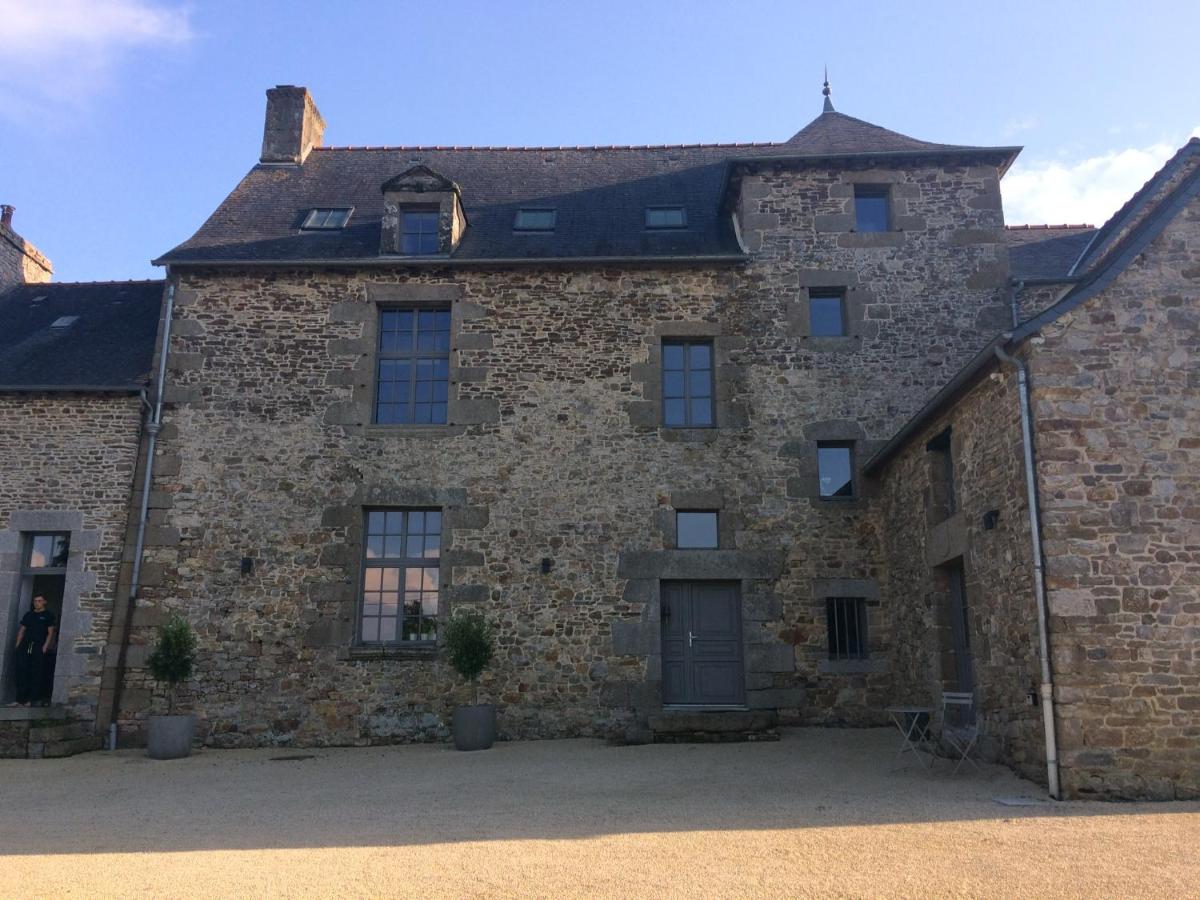 Chambre indépendante au Manoir de la Célinais côté cour - Housity