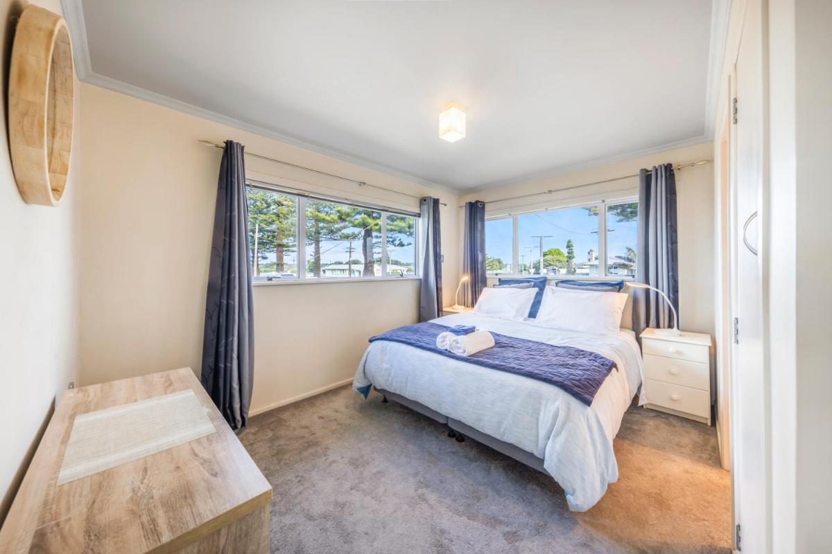 Taranaki Beach House - Great Sea Views - Housity
