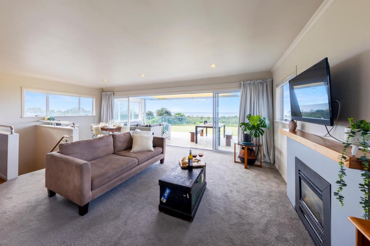 Taranaki Beach House - Great Sea Views - Housity