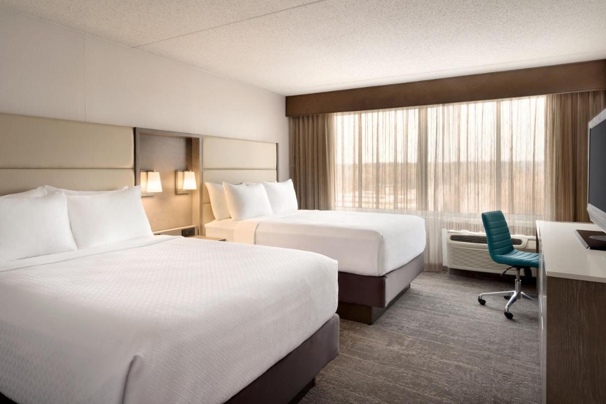 Crowne Plaza Englewood, an IHG Hotel - Housity