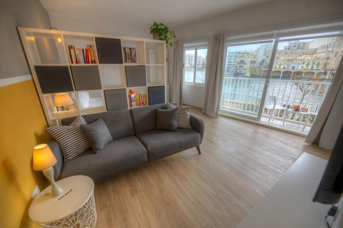 First floor studio apartment seconds from Balluta Bay IPAP1-1 - Housity