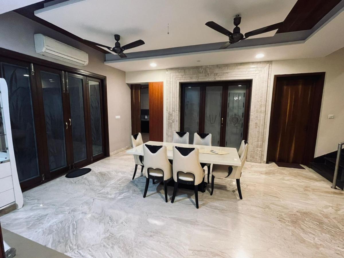 Luxury Beach Side  in ECR with King Sized Beds , Pool Table & Bar Room - Housity