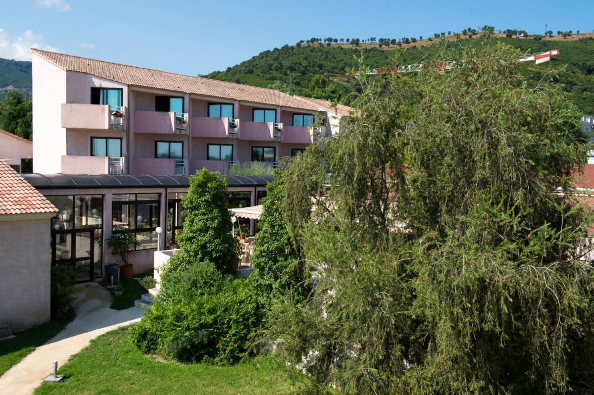 Vue générale sur la montagne ou vue sur la montagne depuis l'hôtel