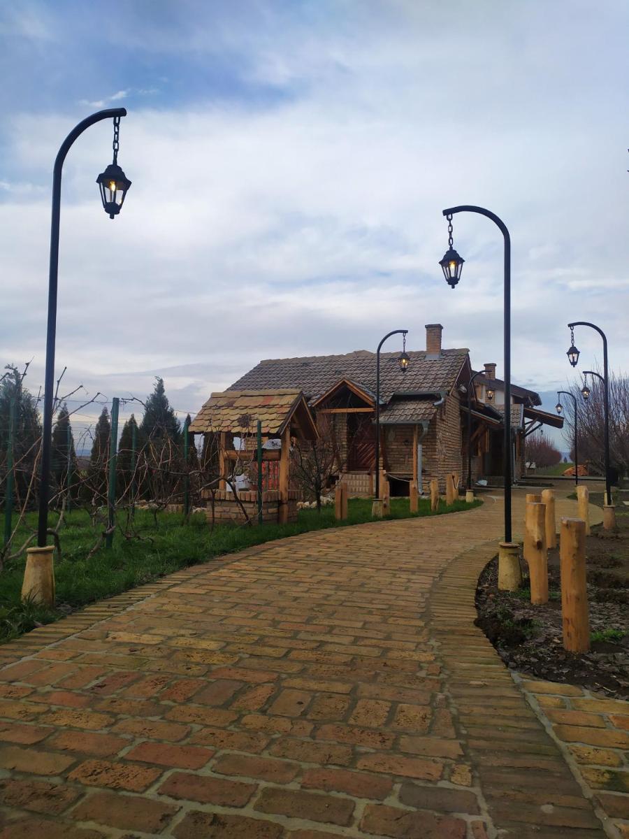 Holiday House - Housity