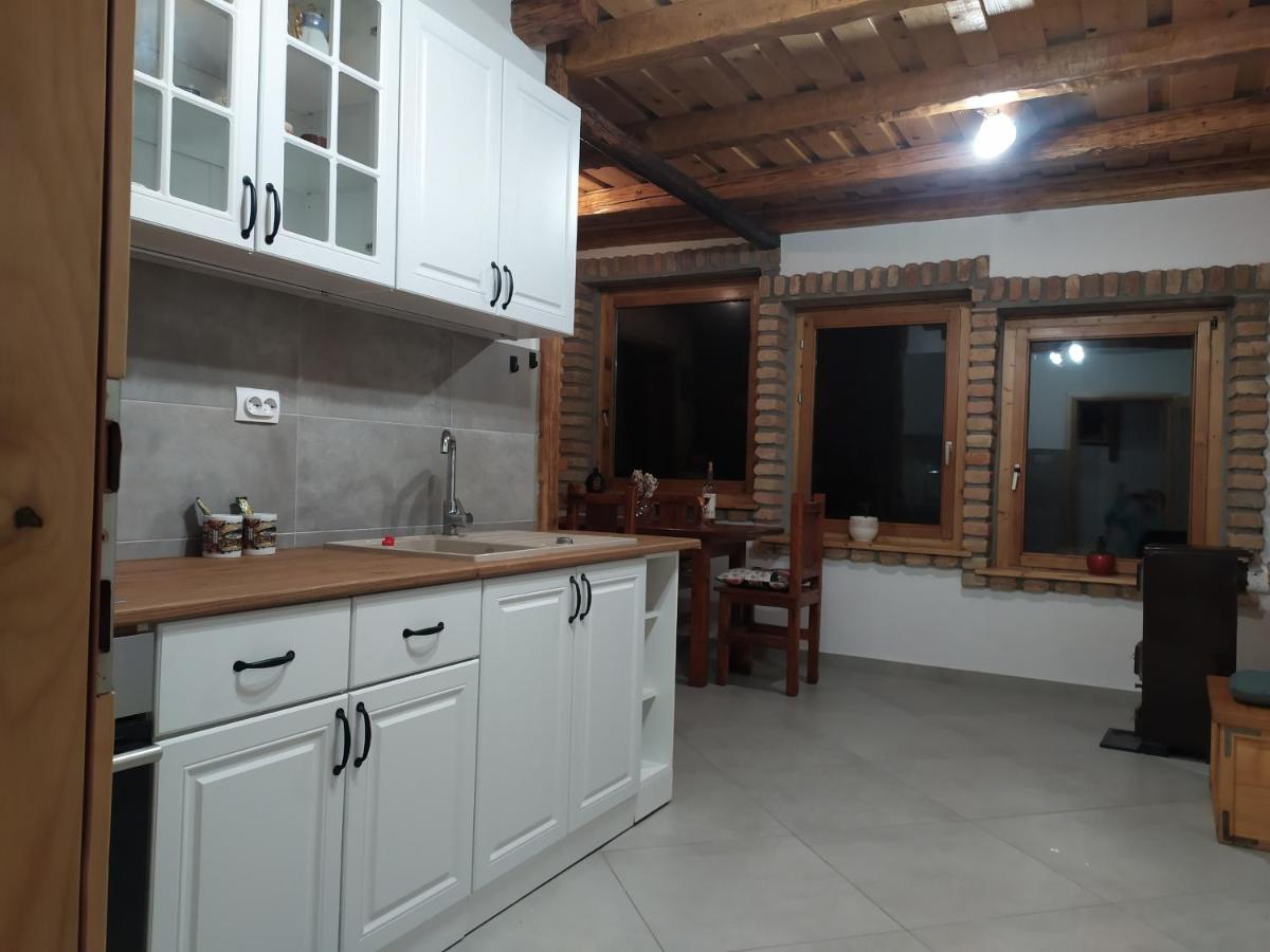 Holiday House - Housity