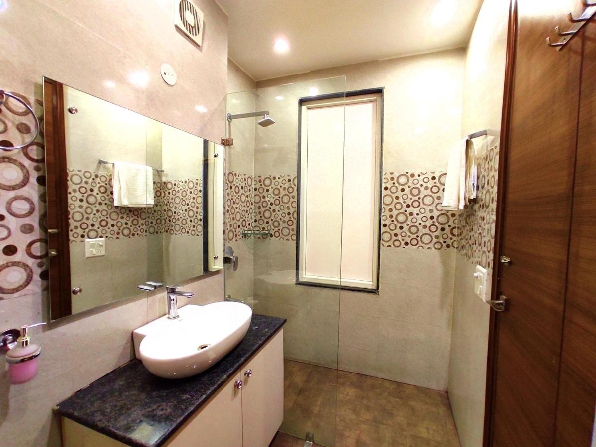 Hotel When In Gurgaon - Opposite to Artemis Hospital - Housity