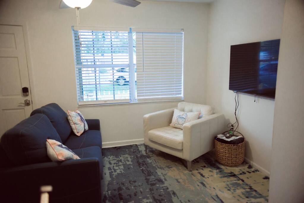 Charming home, minutes from the beach - Housity