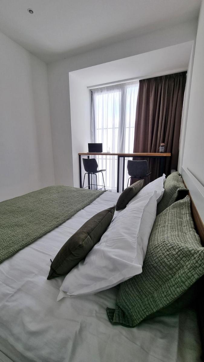 Luxurious 2BR apartment with mountain/piste view, close to main Gondola - Hizvo