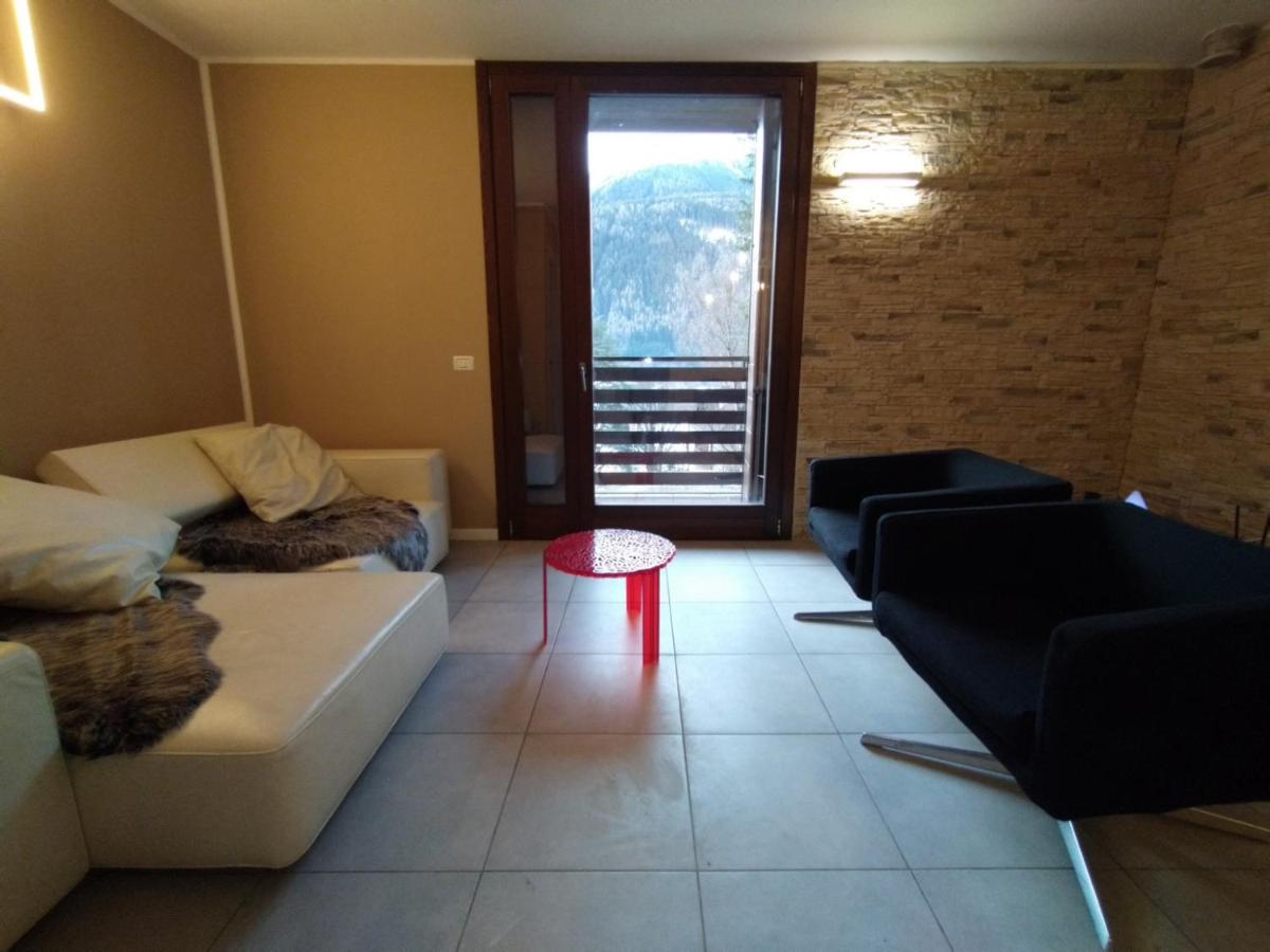GRAYNITE-Adamello Peak Apartments - Housity