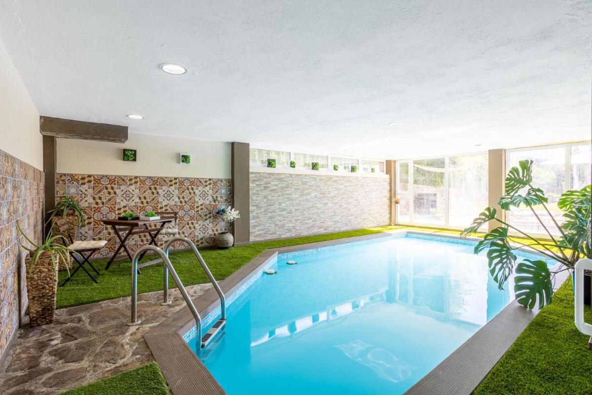 LE LLAR casa con 2 PISCINAS 1 CLIMATIZADA INTERIOR muy cerca de Santiago de Compostela - Housity