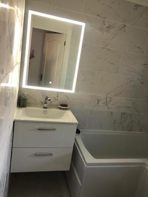 Beautiful Large ROOM in London Flat - Housity
