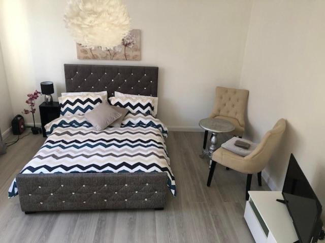 Beautiful Large ROOM in London Flat - Housity