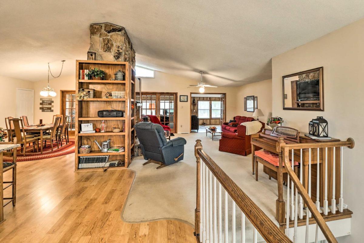 40-Acre Poplar Bluff Nature Lovers Paradise! - Housity
