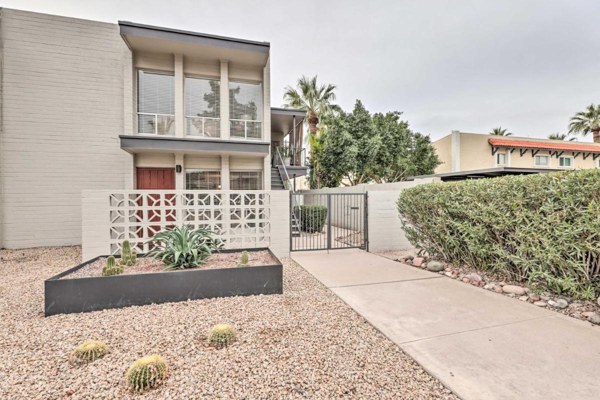 Modern Condo with Patio, Walk to Fashion Square - Housity