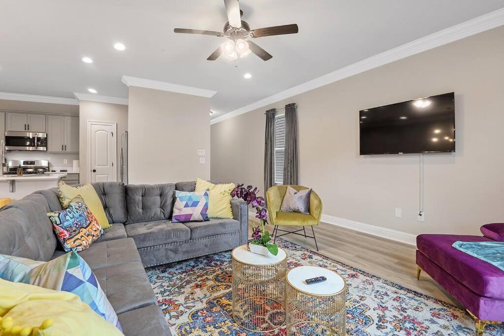 Luxurious New 3b/2.5bath 4 miles from LSU - Housity