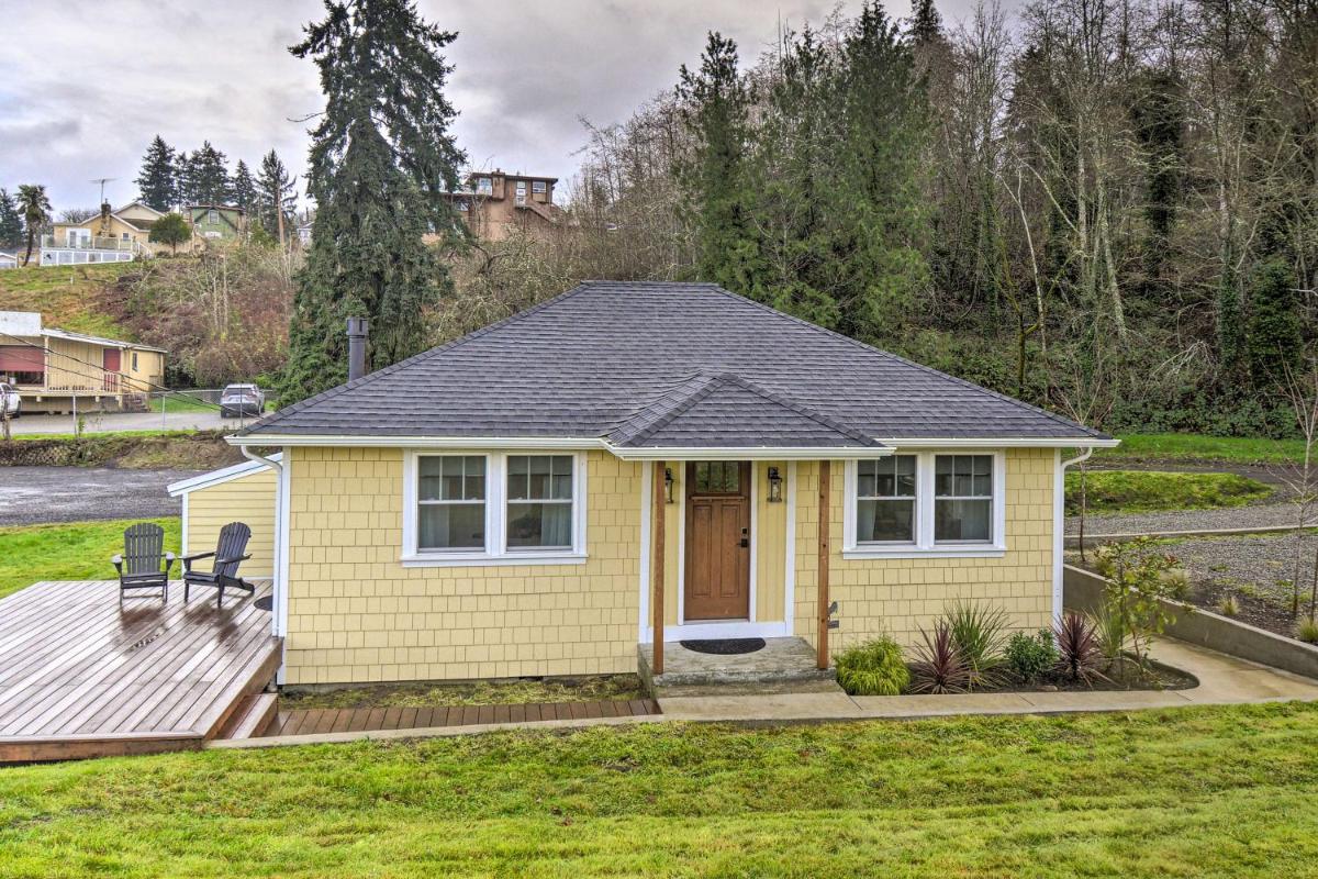 Updated Port Orchard Home, Walk to Waterfront - Housity