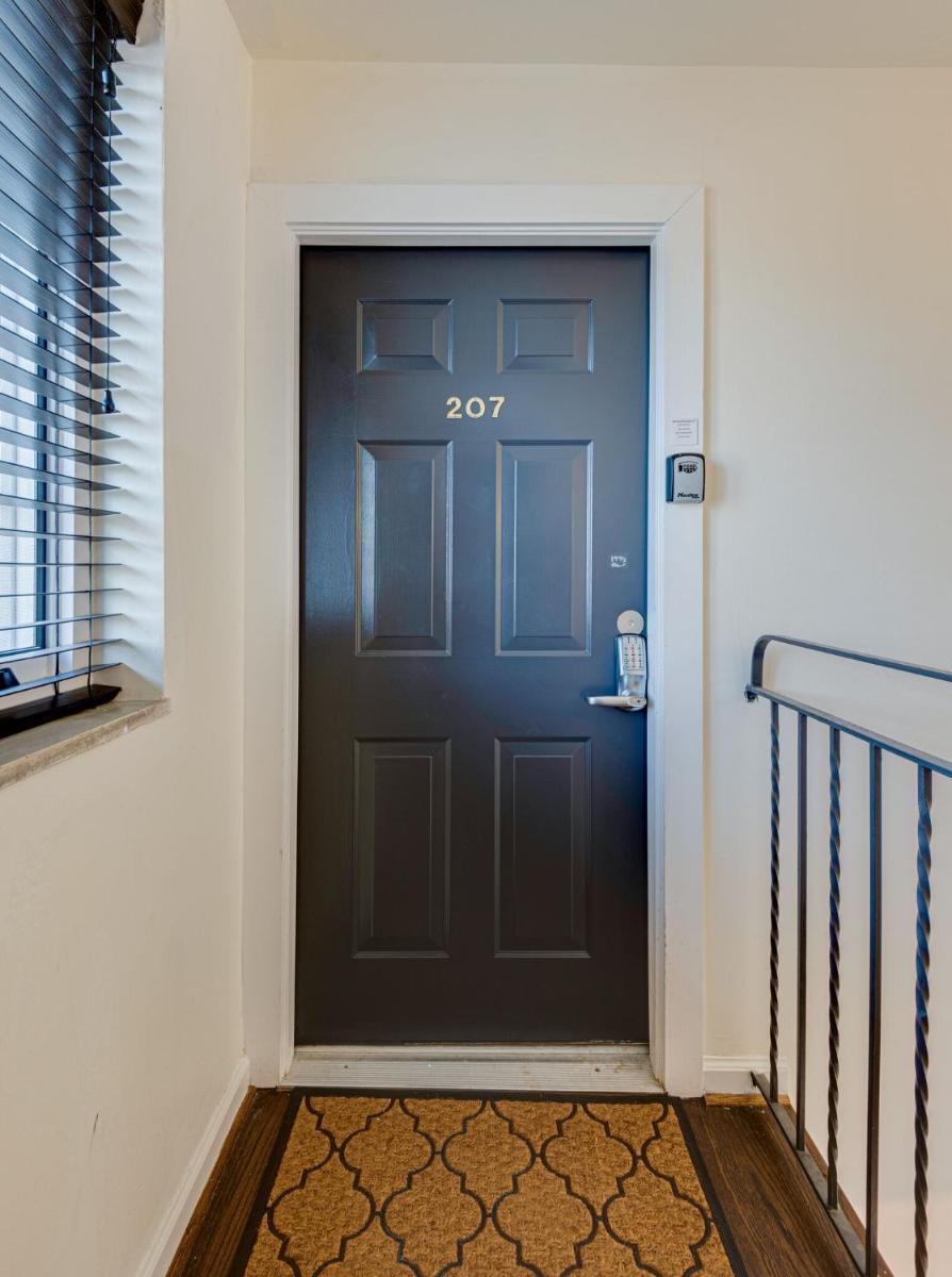 Nashville Flat w/View Walkable -207 - Housity